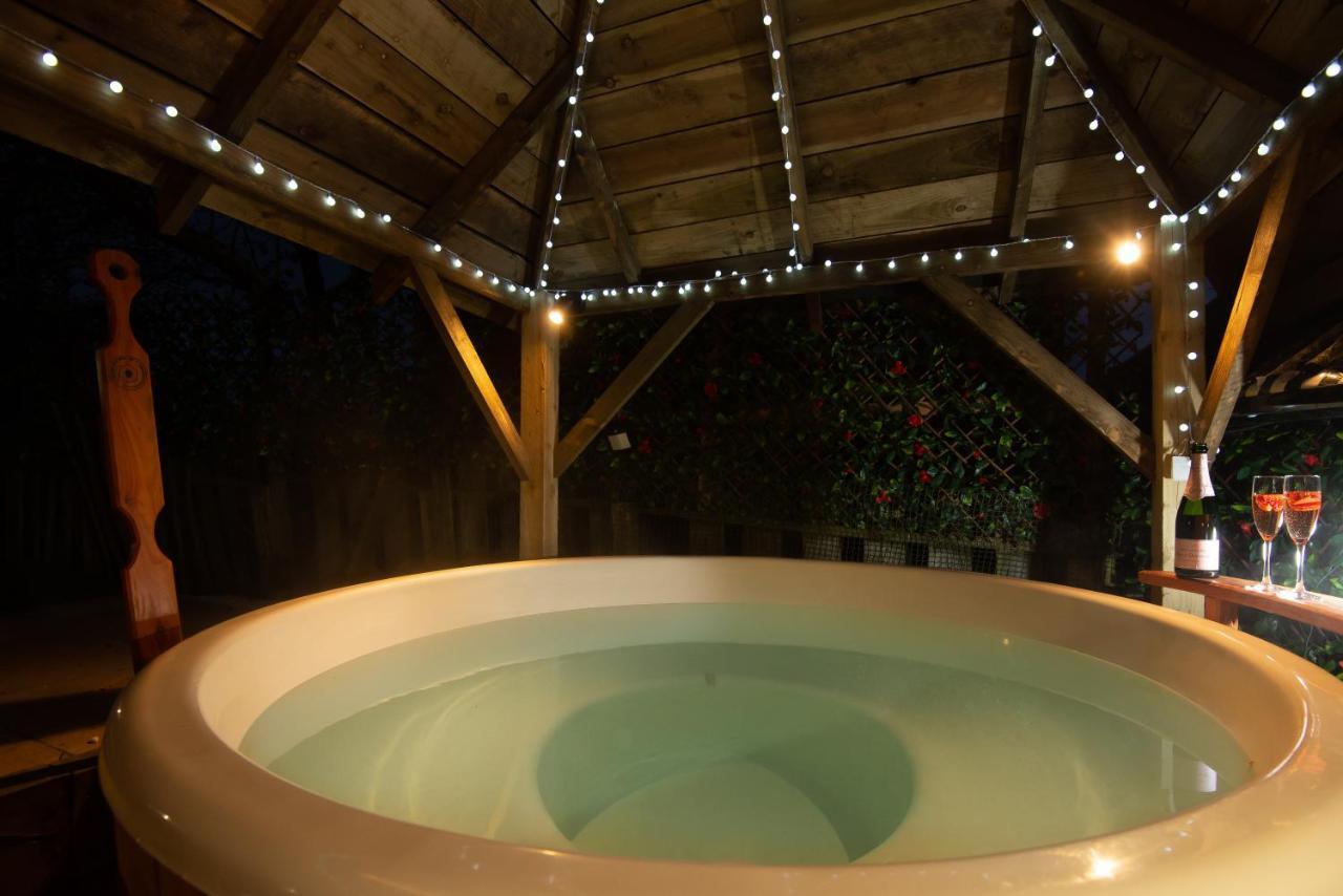 East Cottage * Wood Burning Hot Tub * Garden St Andrews Exterior photo